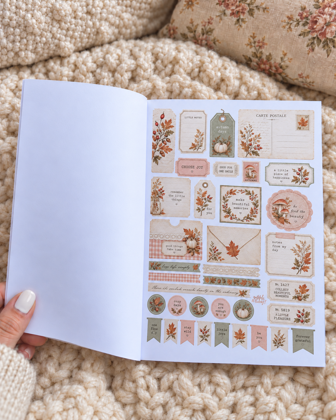 Autumn Book · Un libro con papeles, etiquetas, die cuts, postales...