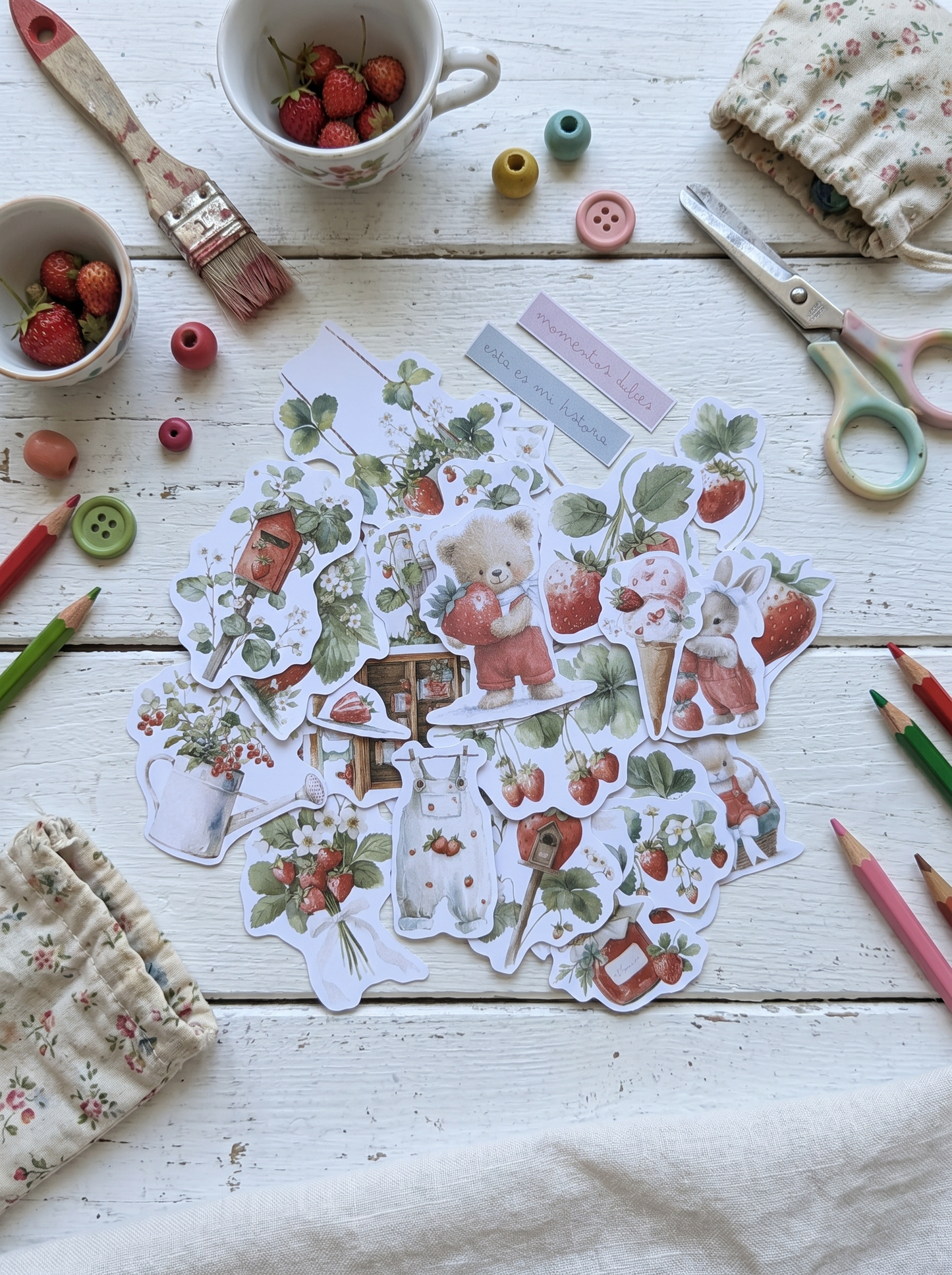 DIE CUTS Fresita - 31 Piezas Troqueladas (Recortables)