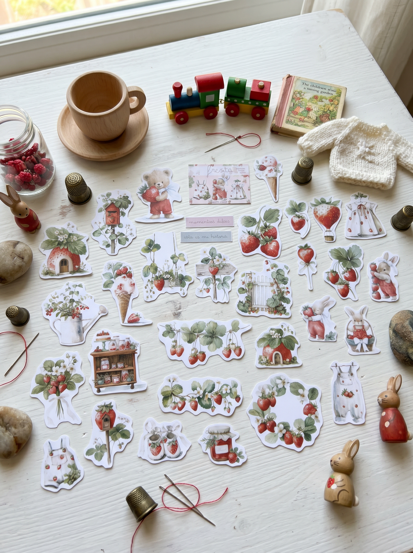 DIE CUTS Fresita - 31 Piezas Troqueladas (Recortables)