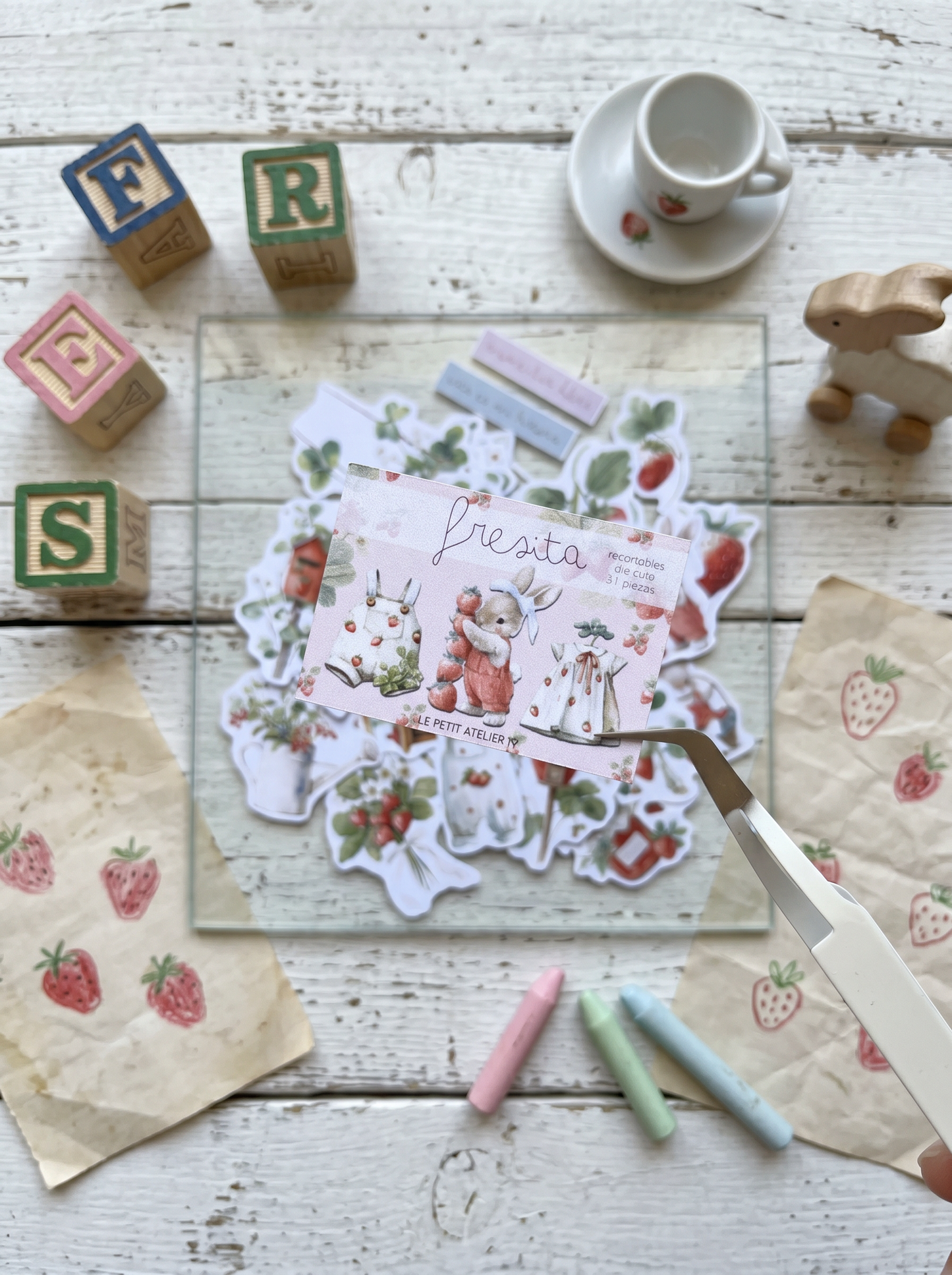 DIE CUTS Fresita - 31 Piezas Troqueladas (Recortables)